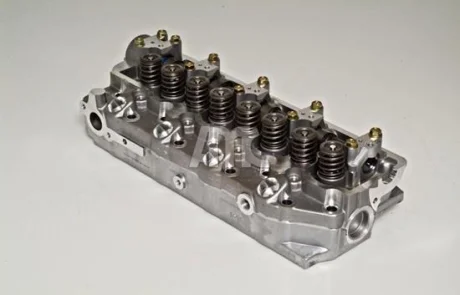 Голівка циліндра HYUNDAI GALLOPER I, GALLOPER II, GRACE, H-1, H-1 / STAREX, H100, PORTER, TERRACAN KIA K2500, PREGIO MITSUBISHI L 300 / DELICA II, L 300 III, L200, L400 2.5D 05.86- AMC 908613