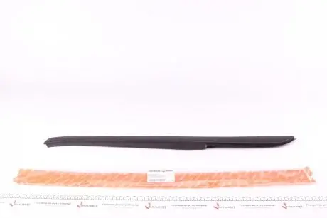 Накладка лобового стекла MB Vito (W638) 96-03 (R) AUTOTECHTEILE 100 6909