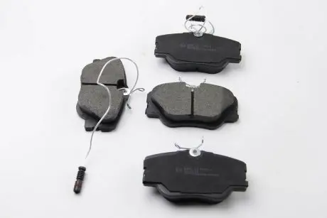 Тормозные колодки пер. W201/124 (Lucas) (с датчиком) BREMSI BP2485
