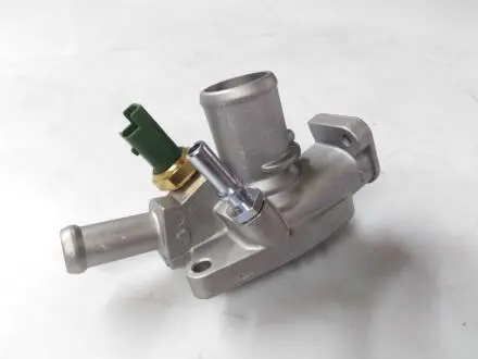 Термостат с корпусом 1.4 8V ft ALFA ROMEO Mito 08-18; FIAT Linea 07-17, Punto Evo 08-12, Bravo 07-16 FAST FT58028