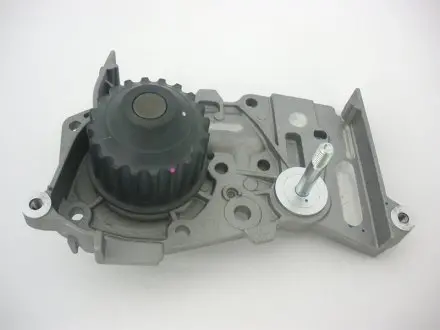 Насос водяний RENAULT CLIO, KANGOO, MEGANE GMB GWR-15A