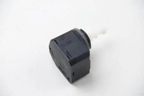 Коректор фари A3/A6/ASTRA/SPRINTER 01- HELLA 6NM008830601 (фото 1)