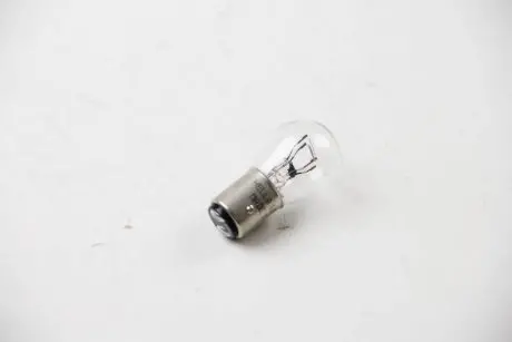 Автолампа BAZ15D 12V 21/4W P21/4W HELLA 8GD004772-121 (фото 1)
