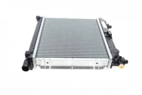 Радиатор охлаждения двигателя W201/W124 1.8-2.3 82-93 MAHLE / KNECHT CR 235 000S