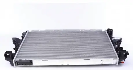 Радиатор охлаждения двигателя T5 1.9TDI/2.0i/3.2i 03&gt; (+/-AC) (710x470x32) MAHLE / KNECHT CR 585 000S (фото 1)