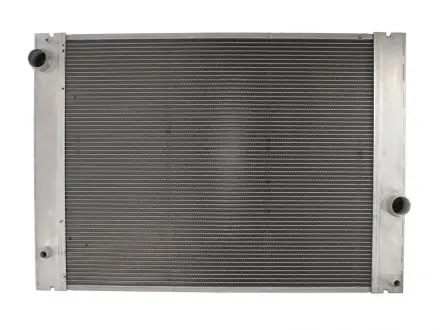 Радиатор охлаждения BMW 5 E60-E61/7 E65-E66-E67-E68 (01-) AT (выр-во) NISSENS 60772