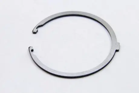 Кільце стопорне піввісі КПП (JB3) Л. RENAULT 8200295074