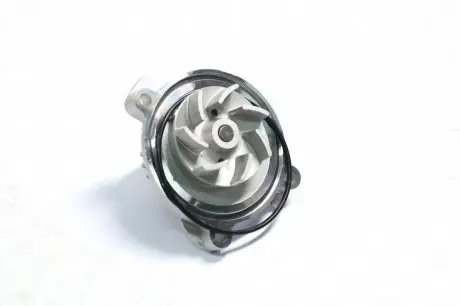 Насос водяний VW TRANSPORTER IV 90-06 (2.5TDI), AUDI 100, A6 90-97 (Z=18) RIDER RD.150165426