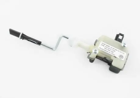 Механизм открытия лючка бак VAG 1K5810773A