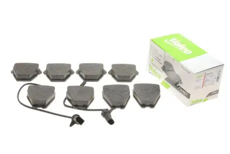 Колодки гальмівні (передні) Audi A4 97-01/A6 97-05/VW Passat B5 00-05/Phaeton 02-08 (+датчики) Valeo 302333