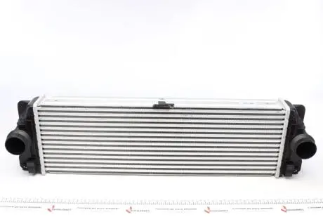 Радіатор інтеркулера MB Sprinter 2.2CDI OM651 09- (640x202x64) d1/d2=56mm Valeo 818341